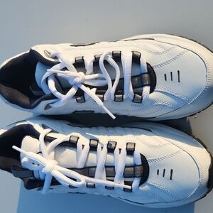 Sketchers Tennis Shoes